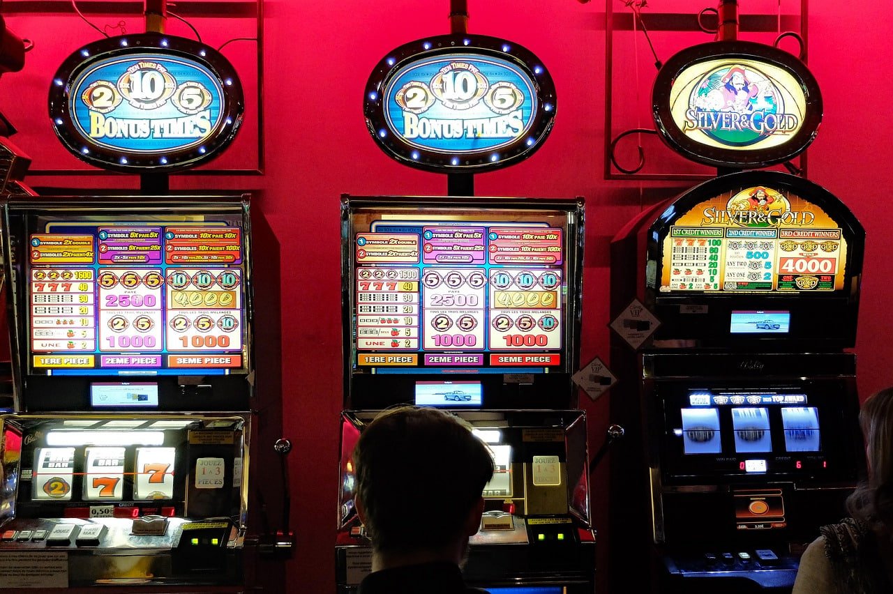 Filipino player accessing btb bet live casino on Android smartphone browser